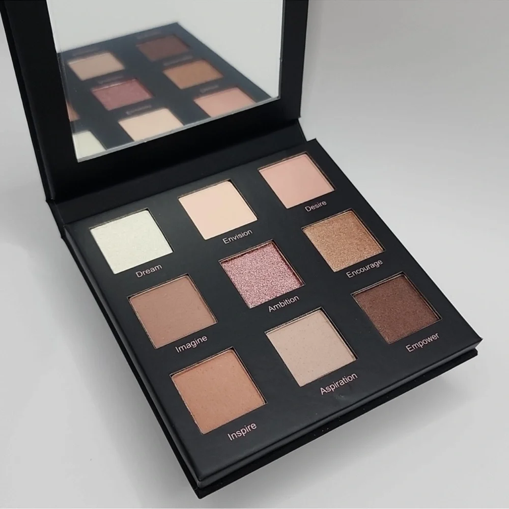 NWT New REALHER Dreams so Big Eyeshadow Makeup Palette